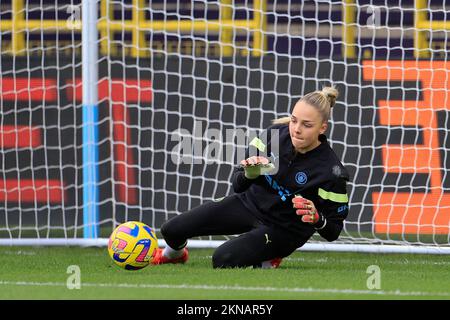 Ellie Roebuck #1 de Manchester City pendant l'échauffement avant le match de la coupe de la Ligue continentale FA Womens Manchester City Women vs Sunderland AFC Women au campus Etihad, Manchester, Royaume-Uni, 27th novembre 2022 (photo de Conor Molloy/News Images) Banque D'Images