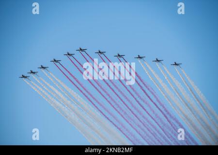 Doha, Qatar-décembre 18,2017 : Parade de l'armée de l'air du Qatar sur la promenade de la Corniche de Doha pour la fête nationale. Banque D'Images