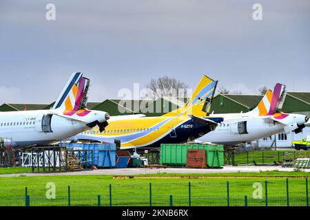 St Athan, pays de Galles - novembre 2022 : la rangée d'Airbus est démantelée à la société de recyclage e-cube de l'aéroport St Athan, dans le sud du pays de Galles Banque D'Images