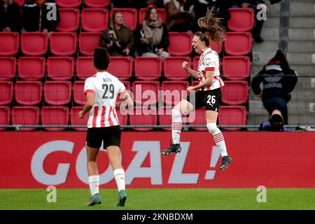 EINDHOVEN - Zera Huiswit du PSV V1 célèbre le 1-0 lors du match des femmes néerlandaises Eredivisie entre les femmes PSV et les femmes Feyenoord au stade Phillips sur 27 novembre 2022 à Eindhoven, pays-Bas. PNA JEROEN PUTMANS Banque D'Images