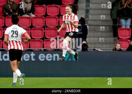 EINDHOVEN - Zera Huiswit du PSV V1 célèbre le 1-0 lors du match des femmes néerlandaises Eredivisie entre les femmes PSV et les femmes Feyenoord au stade Phillips sur 27 novembre 2022 à Eindhoven, pays-Bas. PNA JEROEN PUTMANS Banque D'Images