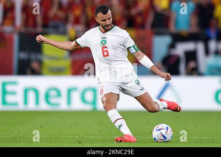 DOHA, QATAR - NOVEMBRE 27 : Romain Saiss du Maroc lors du match du groupe F - coupe du monde de la FIFA Qatar 2022 entre la Belgique et le Maroc au stade Al Thumama sur 27 novembre 2022 à Doha, Qatar (photo de Pablo Morano/BSR Agency) Banque D'Images