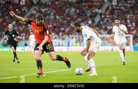 Doha, Qatar. 27th novembre 2022. 27.11.2022, Doha, pilka nozna, Mistrzostwa Swiata, Belgia - Maroko, N/z Thomas Meunier (bel), Sofiane Boufal (MAR), fot. Tomasz Jastrzebowski/Foto Olimpik/Sipa USA -- 27.11.2022, Doha, football, coupe du monde de la FIFA 2022, Belgique - Maroc, sur la photo: Thomas Meunier (bel), Sofiane Boufal (MAR), fot. Tomasz Jastrzebowski/Foto Olimpik/Sipa USA crédit: SIPA USA/Alay Live News Banque D'Images