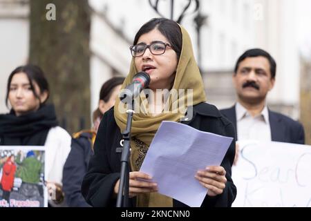 Malala Yousafzai, parle lors d'un rassemblement à Westminster, Londres, pour la liberté des femmes et des filles afghanes, organisé par action pour l'Afghanistan. Date de la photo: Dimanche 27 novembre 2022. Banque D'Images