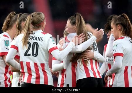EINDHOVEN - Zera Huiswit ou PSV V1 fête le 2-1 lors du match des femmes néerlandaises Eredivisie entre les femmes PSV et les femmes Feyenoord au stade Phillips sur 27 novembre 2022 à Eindhoven, pays-Bas. PNA JEROEN PUTMANS Banque D'Images