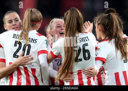 EINDHOVEN - Zera Huiswit ou PSV V1 fête le 2-1 lors du match des femmes néerlandaises Eredivisie entre les femmes PSV et les femmes Feyenoord au stade Phillips sur 27 novembre 2022 à Eindhoven, pays-Bas. PNA JEROEN PUTMANS Banque D'Images