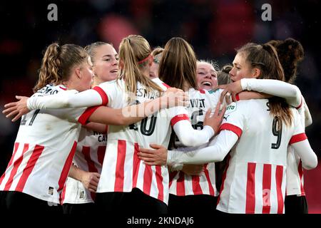 EINDHOVEN - Zera Huiswit ou PSV V1 fête le 2-1 lors du match des femmes néerlandaises Eredivisie entre les femmes PSV et les femmes Feyenoord au stade Phillips sur 27 novembre 2022 à Eindhoven, pays-Bas. PNA JEROEN PUTMANS Banque D'Images
