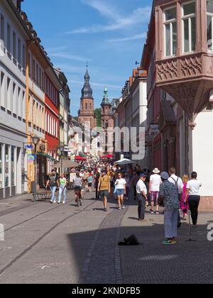 Les gens magasinent dans la rue principale très fréquentée, Hauptstraße, Heidelberg, Bavière, Allemagne, Europe Banque D'Images