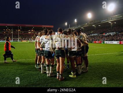 Les joueurs irlandais de Londres se caucus lors du match Gallagher Premiership au stade Mattioli Woods Welford Road, Leicester. Date de la photo: Dimanche 27 novembre 2022. Banque D'Images