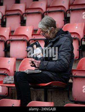 Londres, Royaume-Uni. 27th novembre 2022. Londres, Angleterre, 27 novembre 2022 : le soutien de Tottenham lors du match de la coupe de la Ligue des femmes entre Tottenham Hotspur et Coventry se sont Unis au stade de Brisbane Road, en Angleterre. (Daniela Torres/SPP) crédit: SPP Sport presse photo. /Alamy Live News Banque D'Images