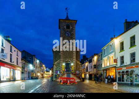 Keswick, Royaume-Uni - 23 septembre 2022 : vue en soirée du bâtiment historique de Moot Hall, à Keswick, dans le district des lacs, Cumbria, Angleterre, Royaume-Uni Banque D'Images