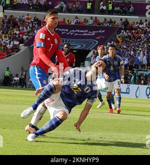 Doha, Qatar. 27th novembre 2022. Maya YOSHIDA du Japon est blessé lors de la coupe du monde 2022 Group Stage, perte du groupe E contre le Costa Rica au stade Ahmadbin Ali. (Credit image: © Seshadri Sukumar/ZUMA Press Wire) Banque D'Images