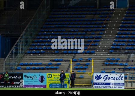 L'illustration montre des sièges vides lors d'un match de football entre SK Beveren et Lommel SK, dimanche 27 novembre 2022 à Beveren-Waas, le 15 e jour de la 2022-2023 'Challenger Pro League' 1B deuxième division du championnat belge. BELGA PHOTO KRISTOF VAN ACCOM Banque D'Images