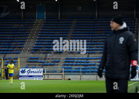 L'illustration montre des sièges vides lors d'un match de football entre SK Beveren et Lommel SK, dimanche 27 novembre 2022 à Beveren-Waas, le 15 e jour de la 2022-2023 'Challenger Pro League' 1B deuxième division du championnat belge. BELGA PHOTO KRISTOF VAN ACCOM Banque D'Images