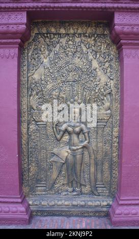 Femme gardien, Wat Phnom. Phnom Penh, Cambodge Banque D'Images