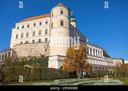 Château de Mikulov, l'un des plus importants châteaux de la Moravie du Sud, vue de la ville de Mikulov, République tchèque Banque D'Images