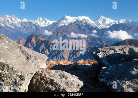 Vue panoramique du matin depuis la colline de Silijung des monts Everest Lhotse et Makalu, grande chaîne himalayenne, montagnes de l'himalaya du Népal Banque D'Images