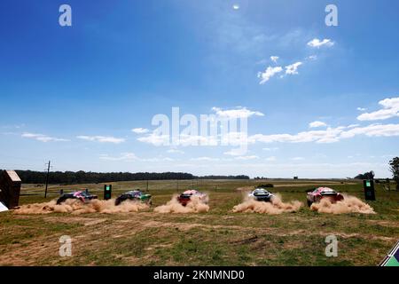 Punta Del Este, Uruguay. 26th novembre 2022. 11/26/2022 - Tamara Molinaro (ITA)/Ezequiel Perez Companc (ARG), Xite Energy Racing, Cristina Gutierrez (ESP)/Sebastien Loeb (FRA), Team X44, CATIE Munings (GBR)/Timmy Hansen (SWE), Genesys Andretti United Extreme E, Sara Price (USA), Girasi, Anderson Chip (USA) Et Laia Sanz (ESP)/Carlos Sainz (ESP), Acciona | Sainz XE Team, au début de la chaleur lors du X-Prix Extreme E Energy à Punta del Este, en Uruguay. (Photo de Sam Bloxham/Motorsport Images/Sipa USA) crédit: SIPA USA/Alay Live News Banque D'Images