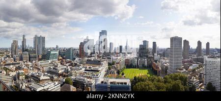 Vue panoramique aérienne avec une place de la Couronne dans son contexte. One Crown place, Londres, Royaume-Uni. Architecte: Kohn Pedersen Fox Associates (KPF), 202 Banque D'Images