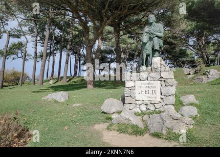 Santander, Espagne - 31 octobre 2022 : statue à la mémoire du présentateur de télévision espagnol Feliz Rodriguez de la Fuente. Santander, Cantabrie Banque D'Images