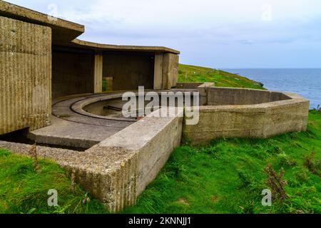 Vue sur la batterie Balfour, Hoxa Head, bunker de la Seconde Guerre mondiale, sur l'île de South Ronaldsay, Orkney Islands, Écosse, Royaume-Uni Banque D'Images