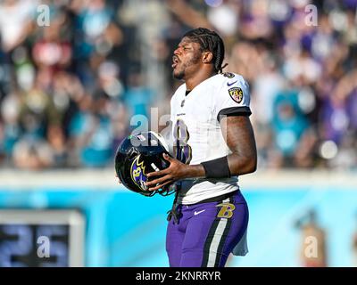 Jacksonville, Floride, États-Unis. 27th novembre 2022. Quartier des Ravens de Baltimore Lamar Jackson (8) lors d'un match contre les Jacksonville Jaguars à Jacksonville, Floride. Roméo T Guzman/CSM/Alamy Live News Banque D'Images