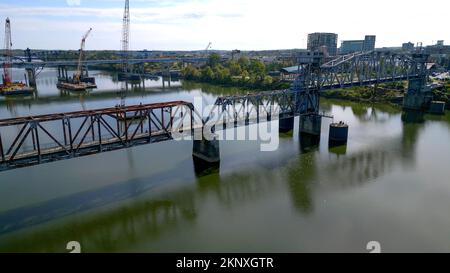 Junction Bridge sur la rivière Arkansas à Little Rock - LITTLE ROCK, ÉTATS-UNIS - 06 NOVEMBRE 2022 Banque D'Images