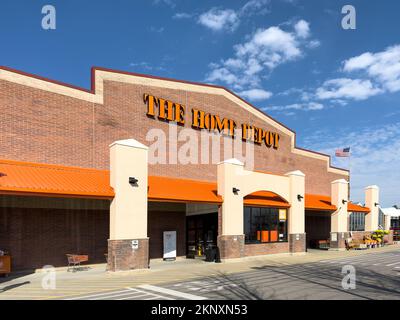 L'entrée principale du magasin Home Depot est bleu ciel Banque D'Images