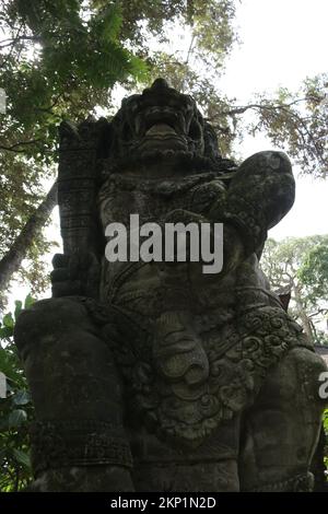 Sacré Monkey Forest Sanctuary, est l'une des principales choses à faire à Ubud, Bali. Banque D'Images