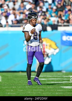 Jacksonville, Floride, États-Unis. 27th novembre 2022. Quartier des Ravens de Baltimore Lamar Jackson (8) lors d'un match contre les Jacksonville Jaguars à Jacksonville, Floride. Roméo T Guzman/CSM/Alamy Live News Banque D'Images