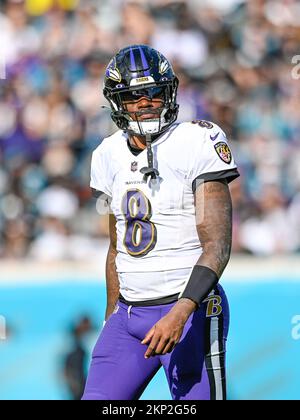 Jacksonville, Floride, États-Unis. 27th novembre 2022. Quartier des Ravens de Baltimore Lamar Jackson (8) lors d'un match contre les Jacksonville Jaguars à Jacksonville, Floride. Roméo T Guzman/CSM/Alamy Live News Banque D'Images