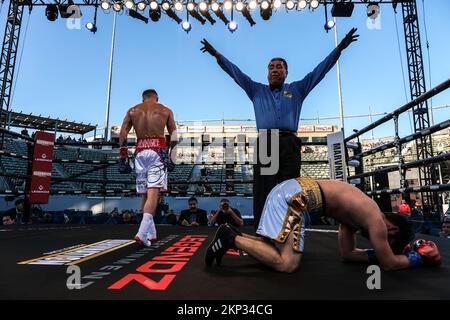 Carson, Californie, États-Unis. 26th novembre 2022. Super Featherweight Prospect Austin Brooks de San Diego (9-0 3 Kos) en action contre MexicoÃs Jésus Roman (8-5 3 Kos). Brooks a gagné le concours par 3rd Round knockout. (Image de crédit : © Adam DelGiudice/ZUMA Press Wire) Banque D'Images