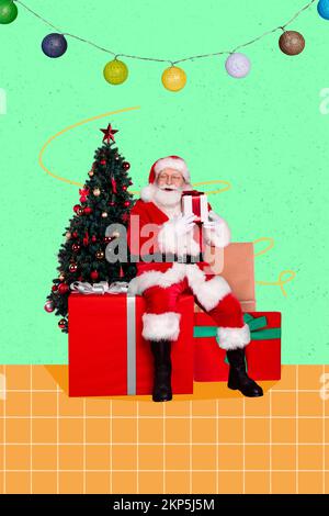 Photo bande dessinée dessin dessin collage photo de Noël excitée père noël préparant cadeaux isolé dessin arrière-plan Banque D'Images
