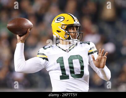 Philadelphie, États-Unis. 28th novembre 2022. Green Bay Packers Jordan Love lance un pass au 4th trimestre contre les Eagles de Philadelphie au cours de la semaine 12 de la saison de la NFL au Lincoln Financial Field de Philadelphie, dimanche, 27 novembre 2022. Les Eagles ont battu les Packers 40-33. Photo de John Angelillo/UPI crédit: UPI/Alay Live News Banque D'Images