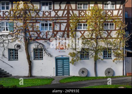 Maison à colombages avec espalier, Neumühle près d'Altusried, Allgäu, Bavière, Allemagne, Europe Banque D'Images