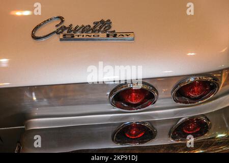 Inscription sur une voiture de sport historique voiture classique Chevrolet Corvette C2 Stingray avec fenêtre divisée de 1962 1963, salon Techno Classica, Essen, Rhin Nord Banque D'Images