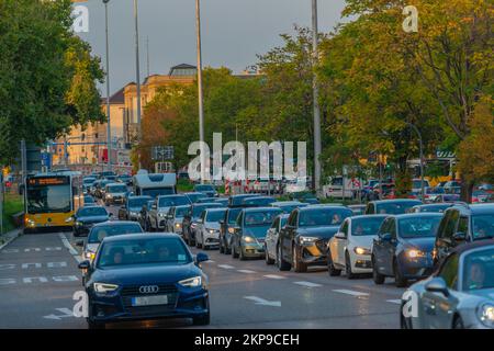 Arrêt et Go, bus, circulation, heure de pointe, Charlottenplatz, B14, Federal Road, embouteillage, bus, transports en commun, Mobilité, centre ville, Stuttgart, B Banque D'Images