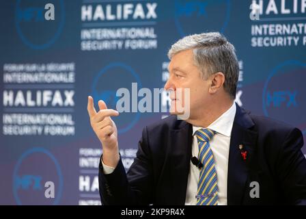 Halifax, Canada - le 20 novembre 2022 : le cinquième président de l'Ukraine, Petro Porochenko, est vu lors du Forum international sur la sécurité à Halifax, au Canada. Banque D'Images