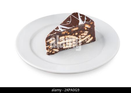 Gâteau en mosaïque de chocolat sur une assiette en porcelaine blanche sur un fond blanc isolé Banque D'Images