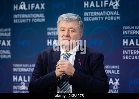 Le cinquième président de l'Ukraine, Petro Porochenko, a été vu lors du Forum international sur la sécurité à Halifax. Un ancien président de l'Ukraine a émis un message sans compromis sur les perspectives d'une paix négociée avec la Russie lors d'une conférence sur la sécurité à Halifax. Petro Porochenko a averti le Halifax International Security Forum que le président russe Vladimir Poutine ne peut pas être fait confiance pour négocier un accord. Porochenko, qui était président de 2014 à 2019, a déclaré que la Russie avait renoncé aux garanties de sécurité accordées dans les accords signés entre les deux pays en 1994, 1997 et 2015. Il a dit les accords ultimat Banque D'Images