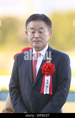 Hyogo, Japon. 26th novembre 2022. L'entraîneur Ikuo Aizawa a remporté les enjeux de radio Nikkei Hai Kyoto Nisai à l'hippodrome de Hanshin à Hyogo, Japon, 26 novembre 2022. Crédit: Eiichi Yamane/AFLO/Alay Live News Banque D'Images