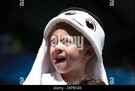 Al Wakrah, Qatar. 28th novembre 2022. Un fan réagit avant le match du Groupe G entre la Serbie et le Cameroun lors de la coupe du monde de la FIFA 2022 au stade Al Janoub à Al Wakrah, Qatar, le 28 novembre 2022. Credit: Meng Dingbo/Xinhua/Alay Live News Banque D'Images