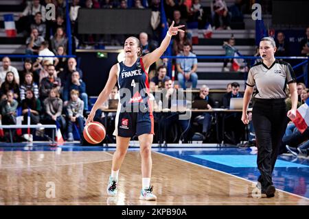 Marine FAUTHOUX (4) de France pendant l'Eurobasket 2023 de la FIBA femmes, qualifications Groupe B, match de basket-ball entre la France et l'Ukraine sur 27 novembre 2022 à Halle André Vacheresse à Roanne, France - photo Ann-Dee Lamour / CDP MEDIA / DPPI Banque D'Images