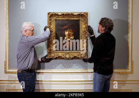 La Haye, pays-Bas. 28th novembre 2022. LA HAYE - Un autoportrait de Rembrandt dans l'Escher de la Haye à Het Paleis, où il avait déjà une place entre 1850 et 1894 quand le prince Hendrik y vivait. ANP bas CZERWINSKI pays-bas - belgique Out crédit: ANP/Alay Live News Banque D'Images