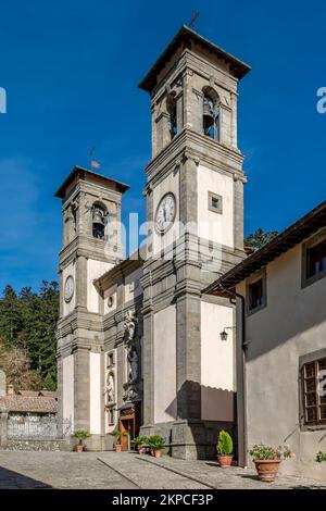 La façade de l'église de l'ermitage sacré de Camaldoli, Arezzo, Italie Banque D'Images