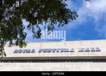 Panneau Royal Festival Hall, South Bank Londres, Angleterre Banque D'Images