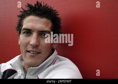 JAMES HOOK, JOUEUR DE RUGBY, 2007 : James Hook of Wales and Ospreys, photographié à Neath, pays de Galles, Royaume-Uni le 2 novembre 2007. Photographie : ROB WATKINS. INFO : James Hook, un joueur de rugby gallois, est réputé pour sa polyvalence sur le terrain, ayant joué diverses positions, y compris la mi-vol, le centre et le fullback. Connu pour ses prouesses et sa créativité, Hook a représenté le club et le pays avec distinction. Banque D'Images