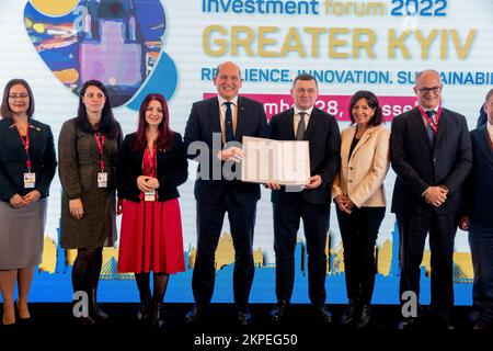 Bruxelles, Belgique. 28th novembre 2022. L'illustration montre le Kiev Investment Forum 2022, à l'hôtel de ville de Bruxelles, le lundi 28 novembre 2022. Le forum réunira des institutions financières et des investisseurs privés pour élaborer un plan de relance et de modernisation de la capitale ukrainienne Kiev. BELGA PHOTO HATIM KAGHAT crédit: Belga News Agency/Alay Live News Banque D'Images