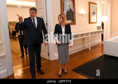 Le président du ministre flamand, Jan Jambon, et le premier ministre estonien, Kaja Kallas, ont pris la photo lors d'une réunion, à Tallinn, en Estonie, lors d'une mission diplomatique du gouvernement flamand en Estonie et en Finlande, le lundi 28 novembre 2022. BELGA PHOTO DIRK WAEM Banque D'Images