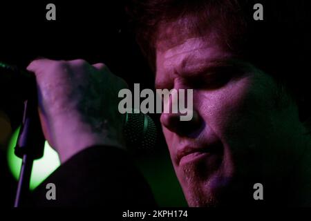 MARK LANEGAN, CONCERT, 2007 : Isobel Campbell et Mark Lanegan (photo) au point à Cardiff, pays de Galles, Royaume-Uni le 1er août 2007. Photographie : ROB WATKINS. Mark Lanegan, né le 25 novembre 1964, était un auteur-compositeur-interprète américain influent connu pour sa voix profonde et émouvante. Il a gagné en importance en tant que leader de Screaming Trees à la fin des années 1980 et 1990, poursuivant plus tard une carrière solo réussie jusqu'à sa mort le 22 février 2022. Banque D'Images